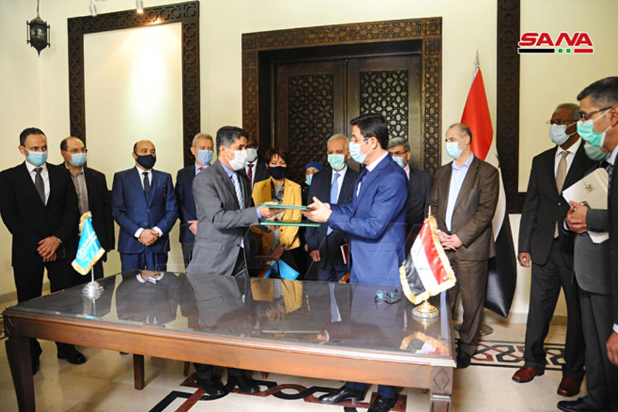 El ministro de Salud sirio y el Coordinador Regional de OMS firman protocolo de cooperación conjunta (Foto: SANA)