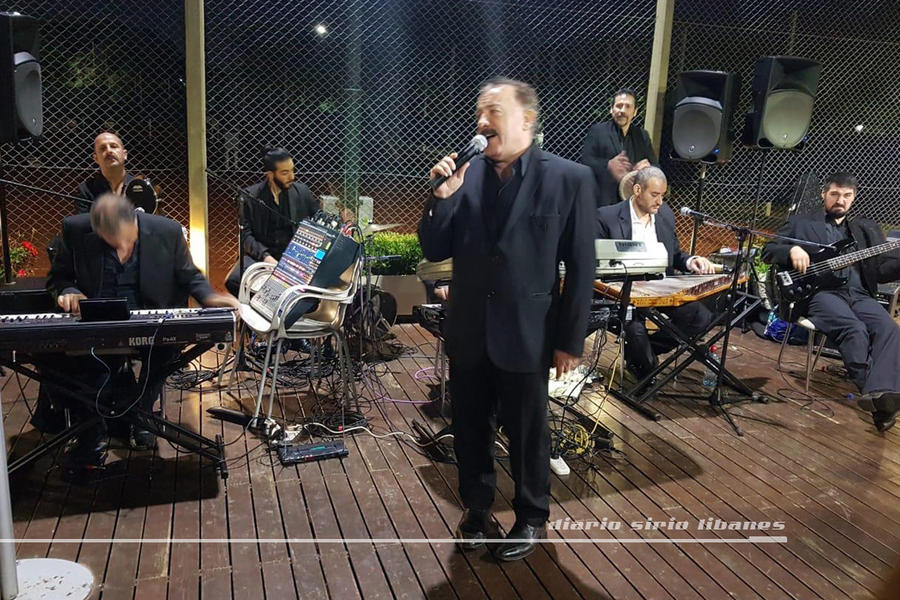 La orquesta Horus Arab Music (@lahorus) musicalizó el evento con la voz de Mike Hassan 