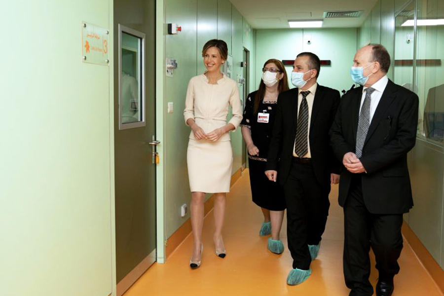 La primera dama siria Asmaa al-Asad visita el nuevo centro de Terapia Celular Infantil previo a su inauguración (Foto: SANA) 