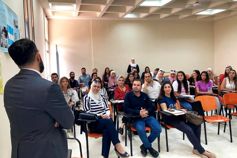 Exposición del Embajador Argentino en la Universidad de Damasco (Foto: Embajada Argentina en Siria)