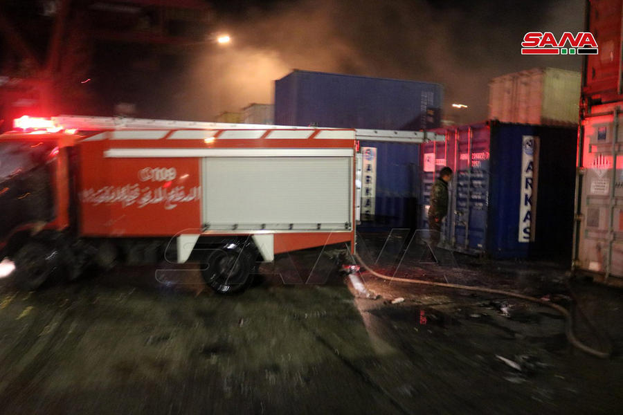 Extinción del fuego tras ataque aéreo israelí al Puerto de Lataquia (7/12/2021)  |  [Foto: SANA]