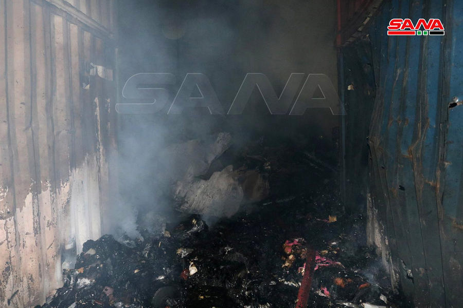 Extinción del fuego tras ataque aéreo israelí al Puerto de Lataquia (7/12/2021)  |  [Foto: SANA]