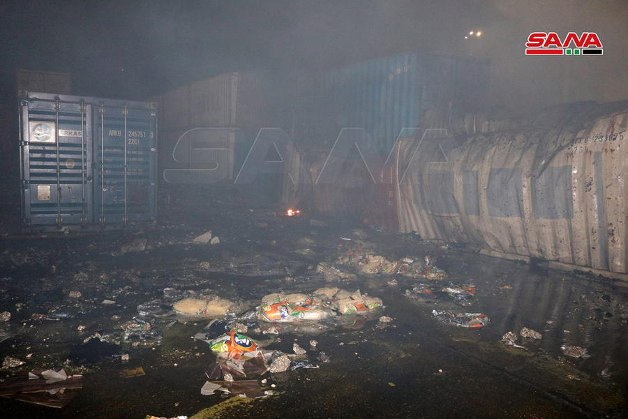 Extinción del fuego tras ataque aéreo israelí al Puerto de Lataquia (7/12/2021)  |  [Foto: SANA]