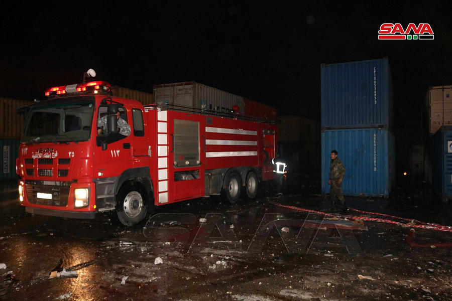 Extinción del fuego tras ataque aéreo israelí al Puerto de Lataquia (7/12/2021)  |  [Foto: SANA]