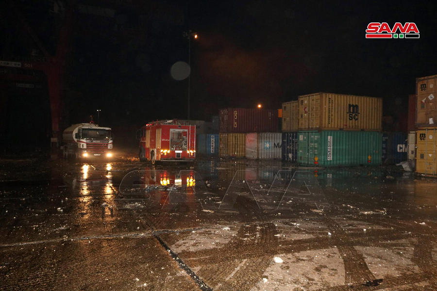 Extinción del fuego tras ataque aéreo israelí al Puerto de Lataquia (7/12/2021)  |  [Foto: SANA]