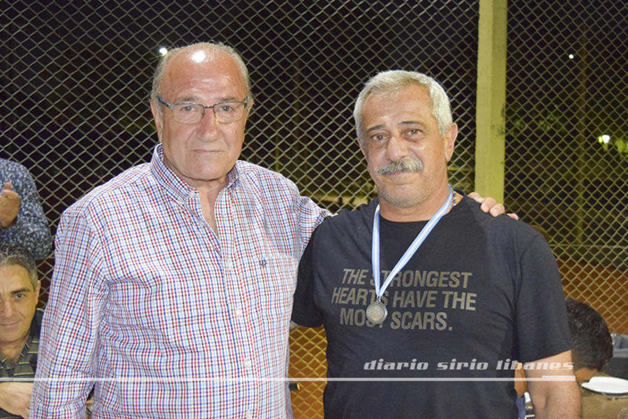 Entrega de medalla al socio vitalicio Claudio De Bas