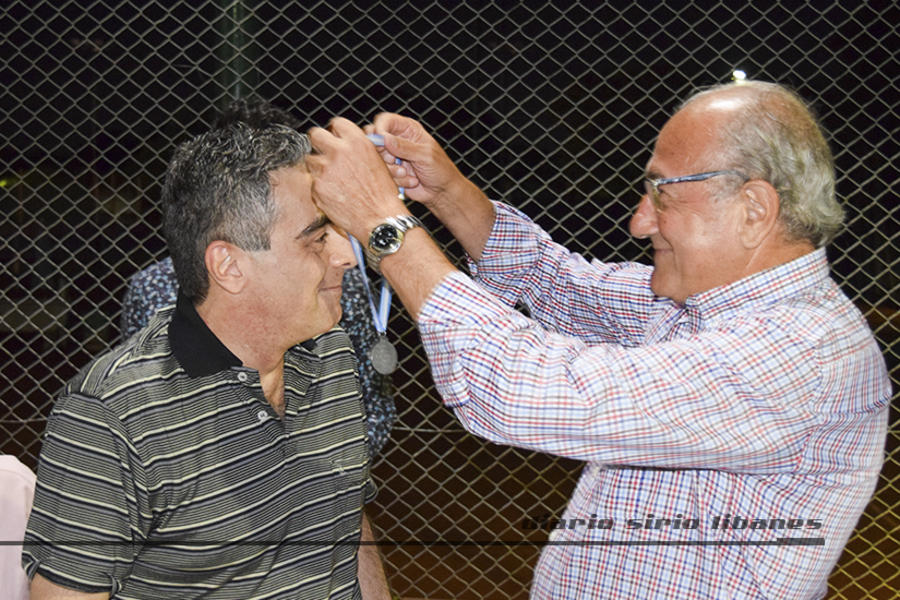 Entrega de medalla al socio vitalicio Jorge Chaied