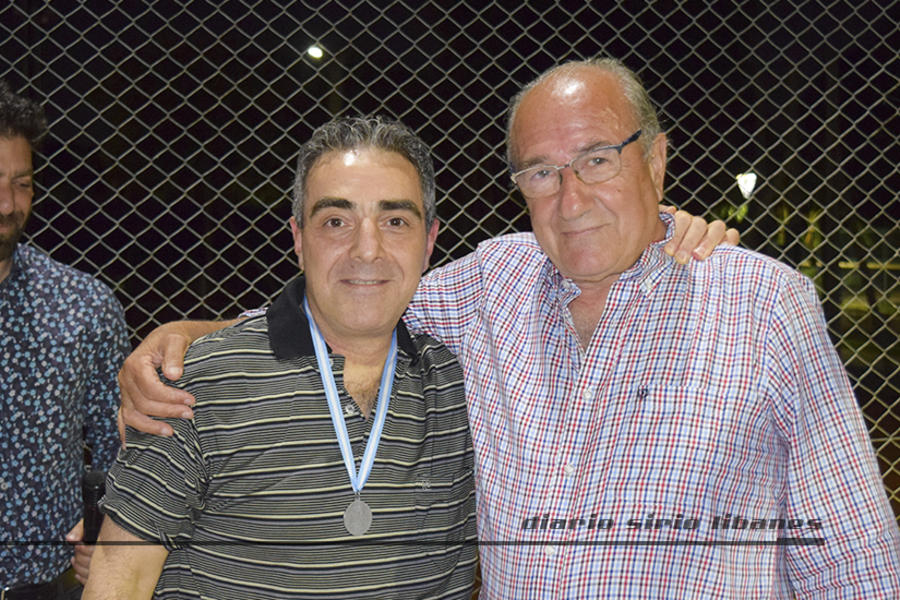 Entrega de medalla al socio vitalicio Jorge Chaied