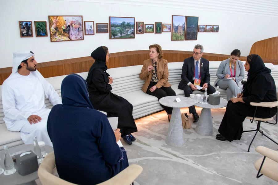 Las ministras de Cultura de Siria (der.) y Emiratos (izq.) reunidas el lunes en Abu Dhabi (Foto: Min. de Cultura EAU)