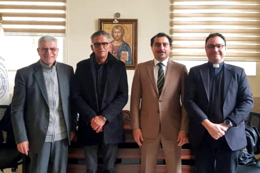 El Prof. Gustavo Cataldo junto al jefe diplomático chileno, Patricio Brickle y autoridades de la Facultad de Teología del Patriarcado Católica Melquita (Foto: Embajada de Chile en Siria) 