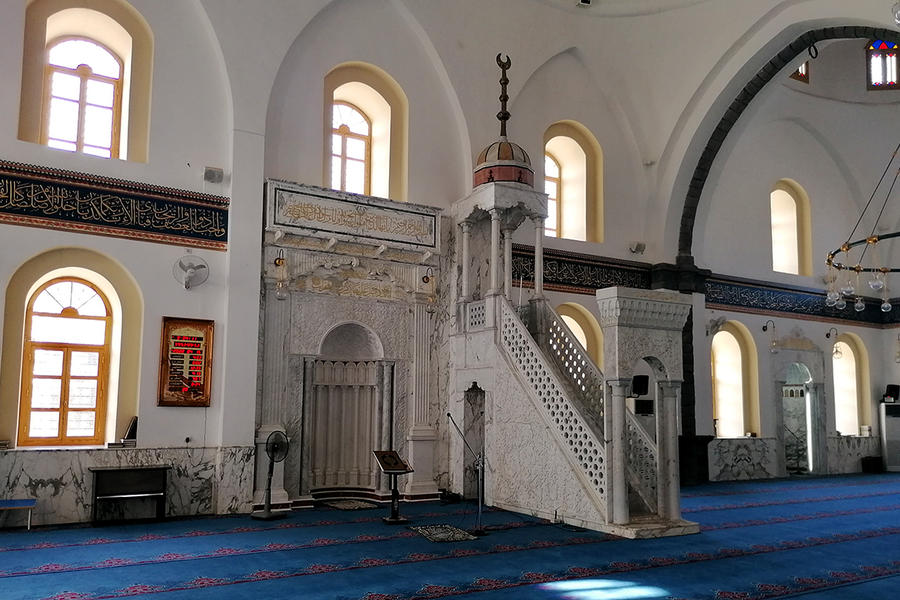 Interior de la mezquita de Jaled ibn al Walid de Homs (Foto: Pablo Sapag M.)