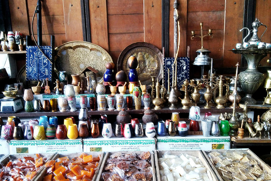 Recipientes para tomar mate en un popular mercado de Damasco (Foto: Pablo Sapag M.)