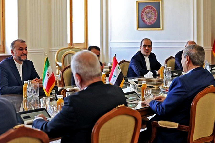 El ministro de Relaciones Exteriores sirio, Faisal Mikdad, en reunión de trabajo con su par iraní, Hussein Amir Abdollahian en Teherán | Julio 20, 2022 (Foto: Cancillería Iraní)