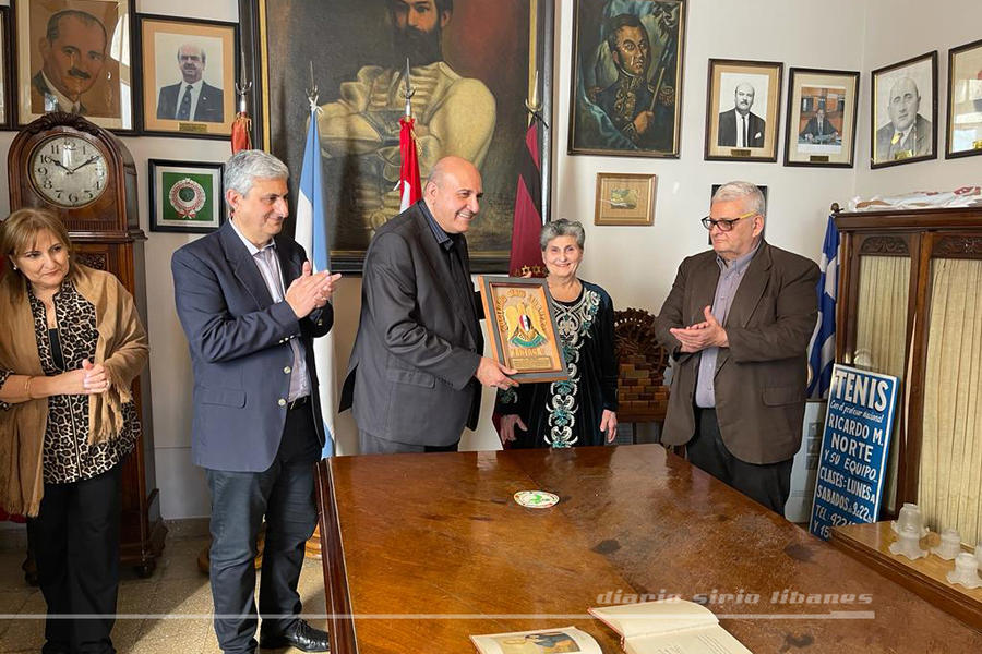 Autoridades de la SSL de Tartagal hacen entrega de obsequio al Sr. Embajador de Siria | Salta, Julio 23, 2022 (Foto: DSL) 