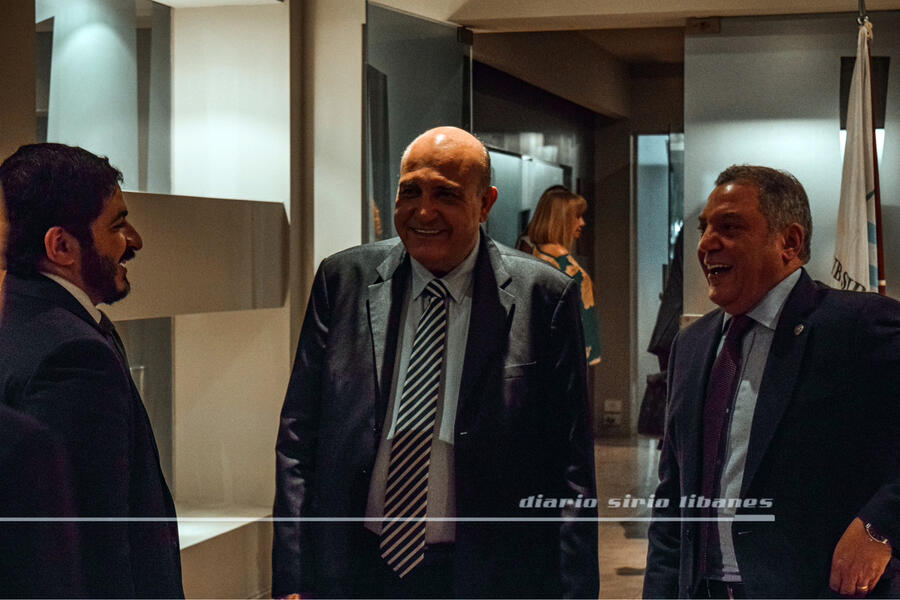 Los Sres. Embajadores de Siria y la Liga de los Estados Árabes, junto al Segundo Secretario de Emiratos Árabes Unidos (Foto: DSL)