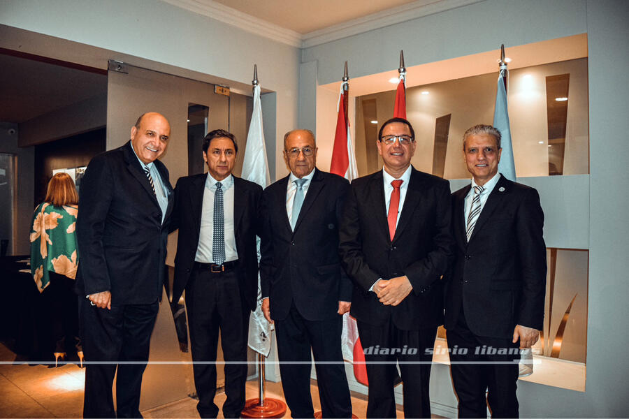 De izq. a der.: Sr. Embajador de Siria; Sr. Vicegobernador de Santiago del Estero, Dr. Carlos Silva Neder; Sr. Presidente CSLBA, Sr. Yaoudat Brahim; Sr. Presidente SSL SDE, Habel Sapag; Sr. Encargado de Rel. Institucionales del CSLBA, Simon Hajal (Foto: DSL)