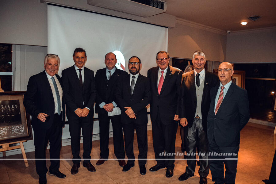 Directivos de Salta, Tartagal, Fearab Argentina y Fearab América junto a los galardonados: Dr. Horacio Manzur, Dr. José Fabián Asís y Prof. Pablo Sapag (Foto: DSL)