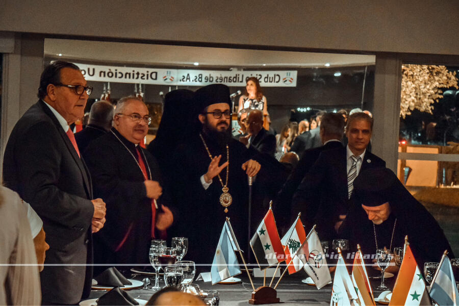 De izq. a der.: Sr. Presidente de Fearab Argentina, Dr. Ricardo Nazer; Mons. Habib Chamieh, Mons. Santiago El Khoury, Sr. Simon Hajal, Mons. Ibrahim Salameh Karam (Foto: DSL)