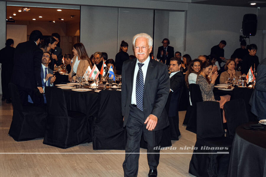 El Dr. Alem García recibe Distinción UGARIT en Actividades Institucionales y Trayectoria (Foto: DSL)