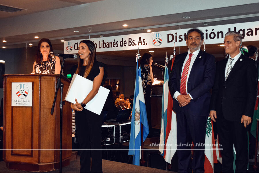 La Ministra de Economía de la Prov. de Catamarca, Lic. Alejandra Nazareno, recibe Distinción UGARIT en categoría Revelación Joven (Foto: DSL)