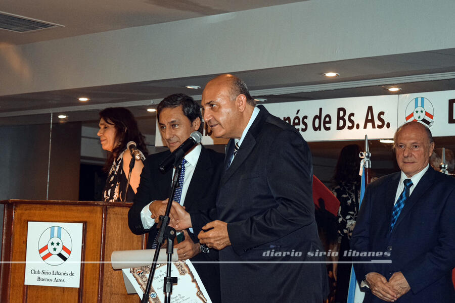 El Sr. Embajador de Siria participa de la distinción al Sr. Vicegobernador y brinda un mensaje a los presentes (Foto: DSL)