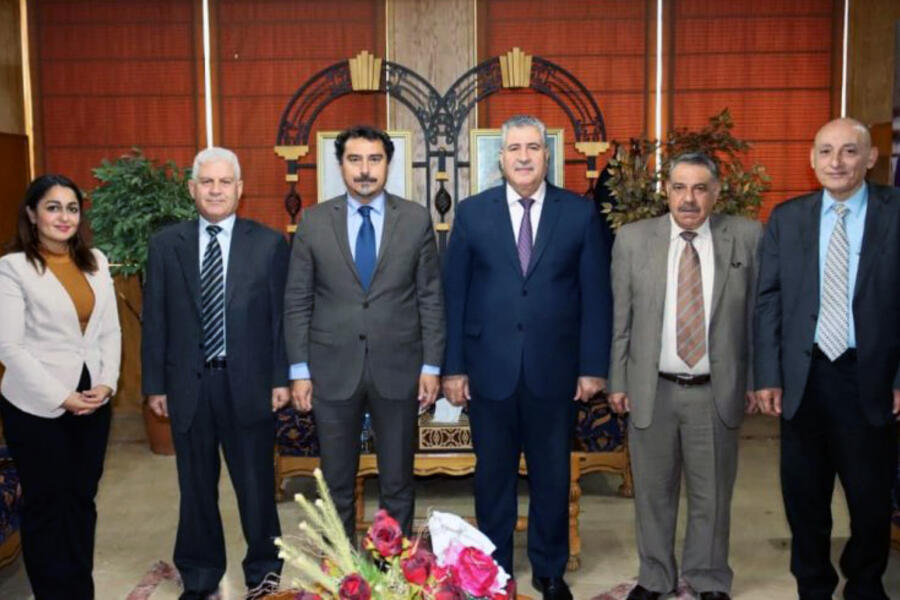 El Encargado de Negocios de Chile en Siria, Patricio Brickle, junto al Rector y autoridades de la Univ. Al-Baath (Homs) | Foto: Embajada de Chile en Siria