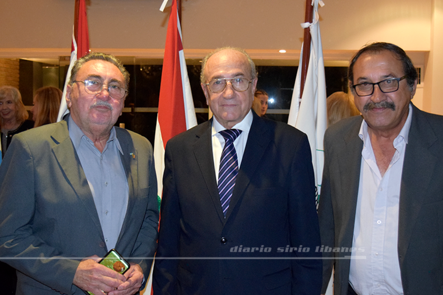 El presidente del CSLBA recibe salutación del presidente de la Asociación Árabe Sirio Libanesa de Roque Sáenz Peña, Sr. Héctor Mustafá junto al Sr. Pedro Marcoff, directivo de la Federación de Colectividades Extranjeras del Chaco