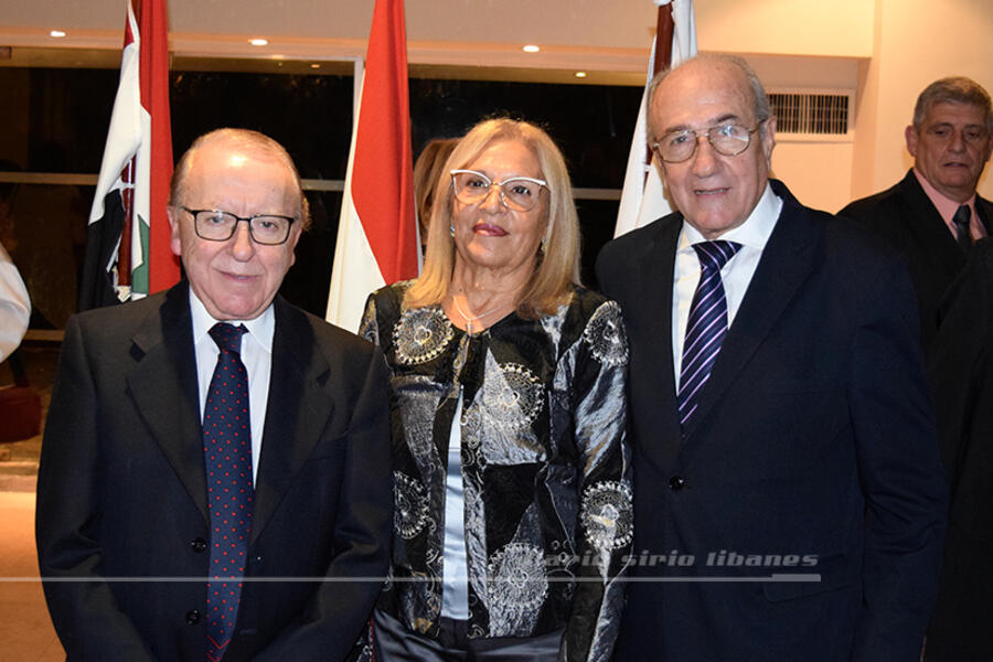 El presidente del CSLBA y Sra. Ana María Ganem reciben salutación del presidente del Club Social Argentino Sirio de Rosario, Sr. Elías Cassis