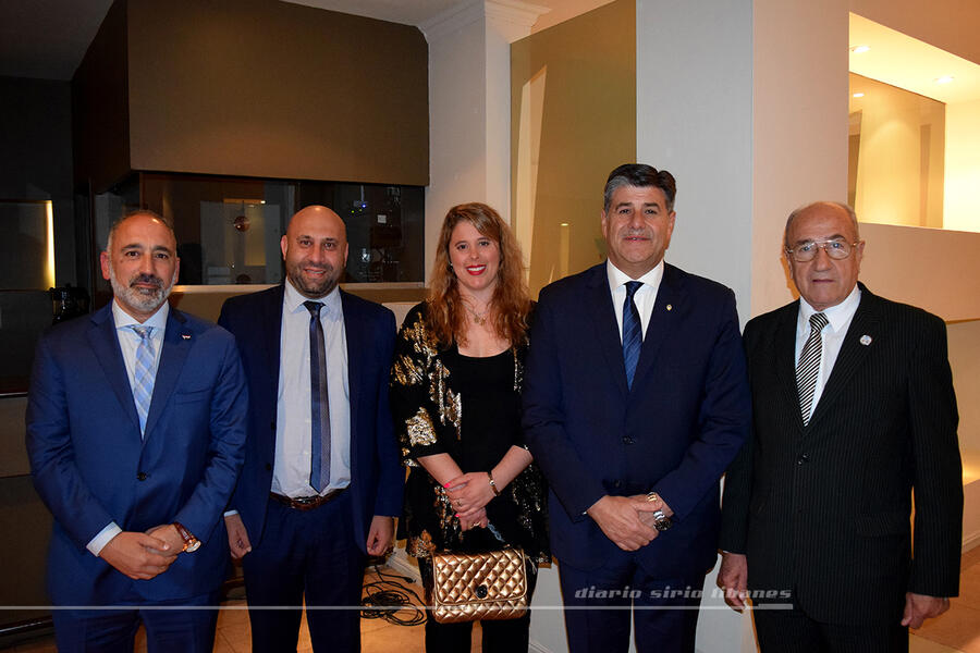 El Sr. Vicegobernador de Mendoza, Dr. Mario Abed y Estefanía Abed, junto al Sr. Yaoudat Brahim, el Sr. Fabian Zeid y el Dr. Leandro Trovarelli Dumit, Presidente y Secretario respectivamente del CRYDAA de Mendoza