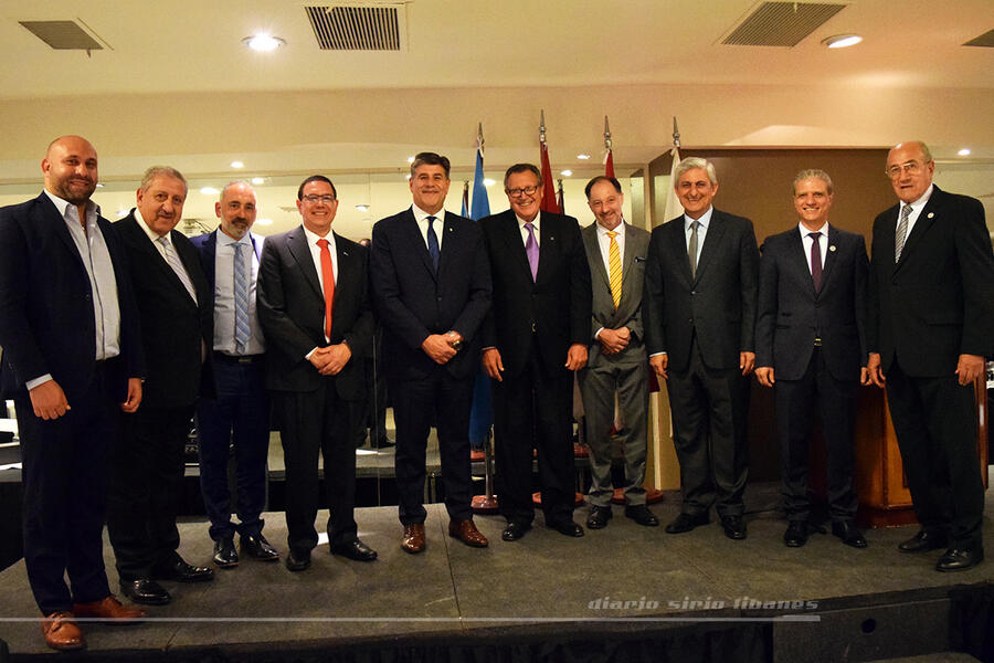 El Sr. Vicegobernador de Mendoza, Dr. Mario Abed junto a directivos del CSLBA, entidades hermanas de Córdoba, Santiago del Estero, Mendoza, Rosario y Fearab Argentina 