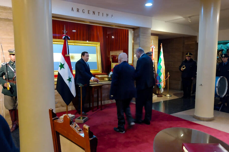 El Sr. Embajador rindió honores a la Bandera Argentina y al Gral. Manuel Belgrano en el Monumento a la Bandera (Julio 25, 2024)