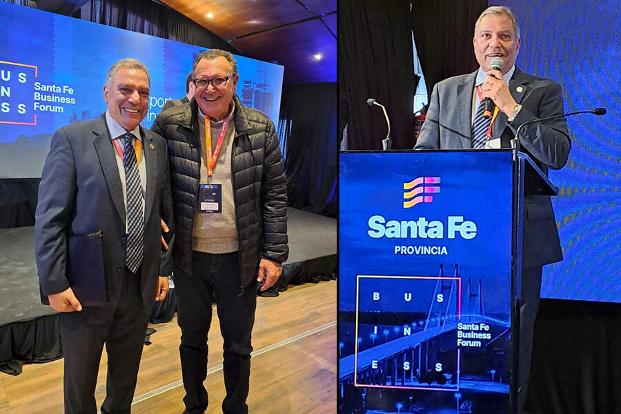 El presidente de Fearab Argentina, Dr. Ricardo Nazer, junto al Sr. Embajador de la Liga Árabe tras su presentación