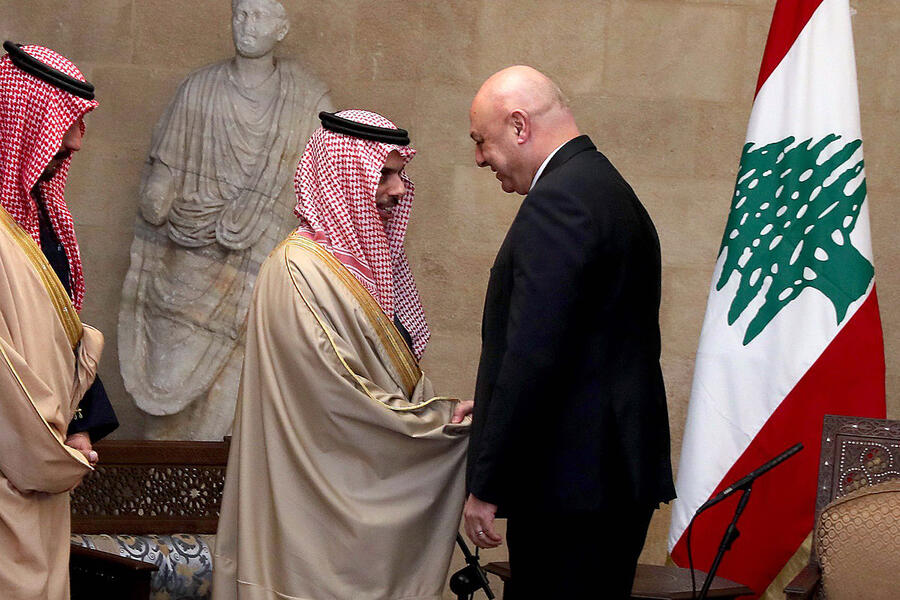 El Presidente del Líbano, Joseph Aoun, recibe al Ministro de Relaciones Exteriores de Arabia Saudita, Príncipe Faisal bin Farhan, en el Palacio Baabda | Beirut, Líbano – Enero 23, 2025 (Foto: Presidencia Líbano)