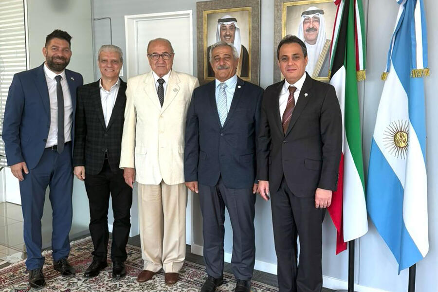 El Sr. Embajador del Estado de Kuwait, S.E. Abdulaziz Albisher, recibió a los directivos del CSLBA