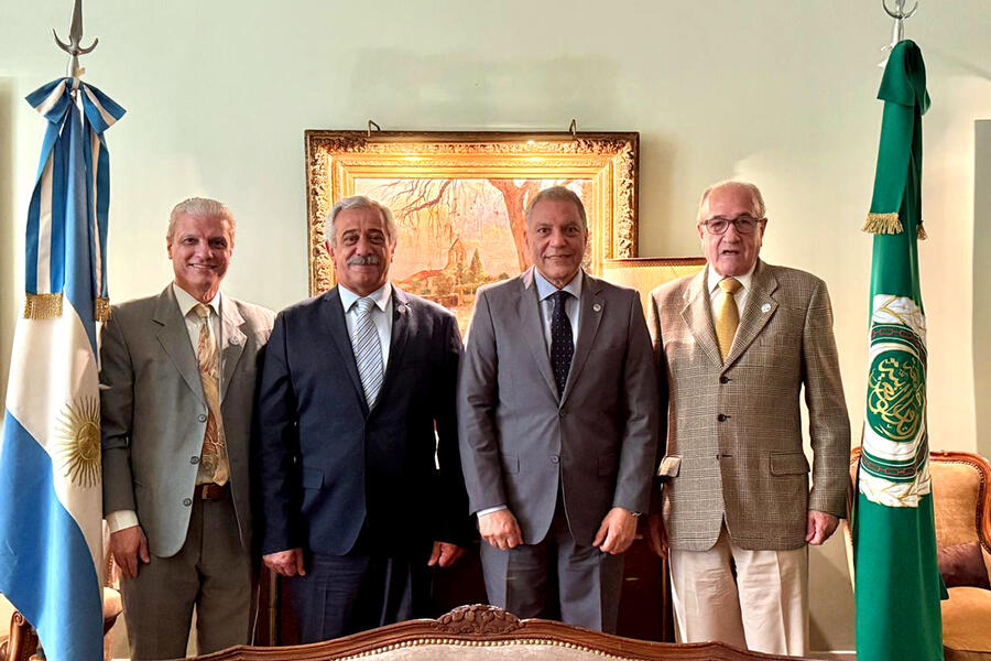 El Sr. Embajador de la Liga de los Estados Árabes, S.E. Hisham Abdelwahab, recibió a los directivos del CSLBA