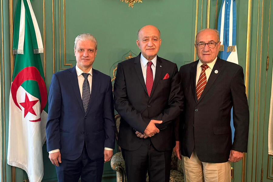 El Sr. Embajador de la República Argelina, S.E. Lotfi Sebouai, recibió a los directivos del CSLBA