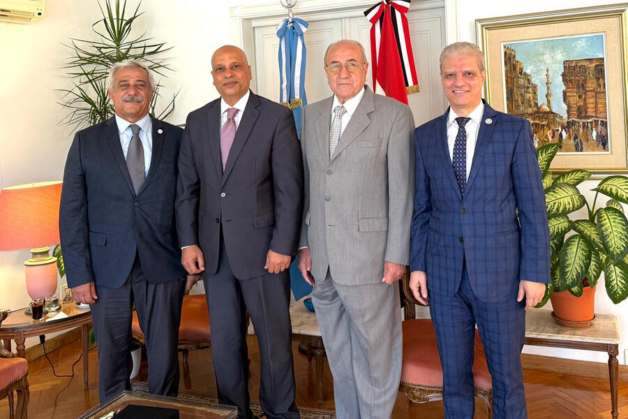 El Sr. Embajador de la República Árabe de Egipto, S.E. Yasser Mahmoud Abed, recibió a los directivos del CSLBA