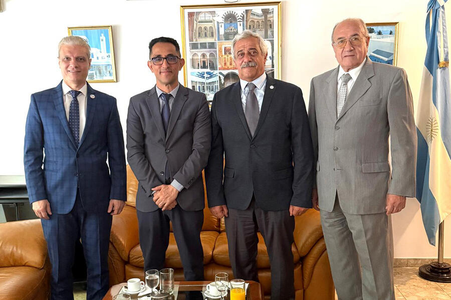 El Sr. Jefe de Misión de la República de Túnez, Naji Hamdi, recibió a los directivos del CSLBA