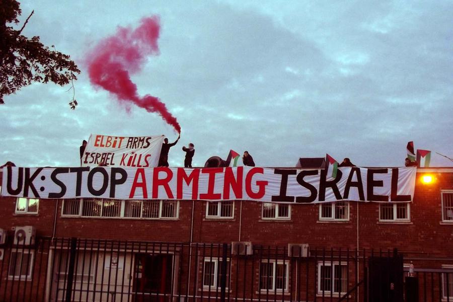 Activistas pro palestinos toman fábrica 'UAV Engines'