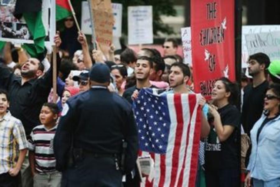 Unas 2.000 personas se concentraron en Times Square de Nueva York para protestar contra el bombardeo de la Franja de Gaza. 