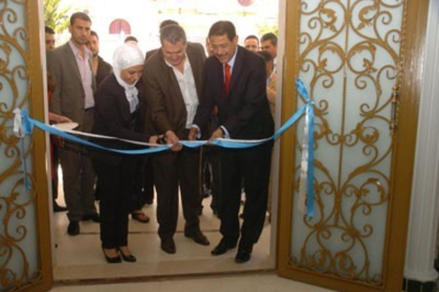 La Ministra de Asuntos Sociales Dra. Kinda Al-Shammat inaugurando nuevo centro de ayuda humanitaria