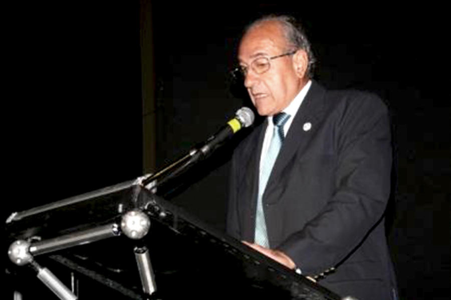 Director del Diario Sirio Libanés, Dn. Yaoudat Brahim disertando durante la presentación de DSL en la Feria del Libro (Mayo 2014)