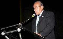 Director del Diario Sirio Libanés, Dn. Yaoudat Brahim disertando durante la presentación de DSL en la Feria del Libro (Mayo 2014)