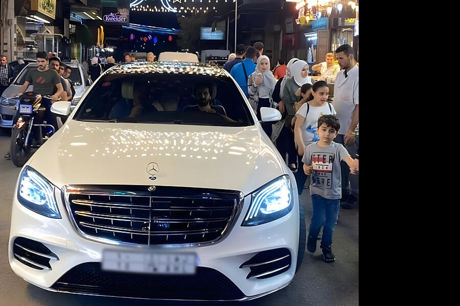Fin de la era del distanciamiento: autos del Golfo recorren las calles de Damasco