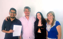 De izq. a der.: Mario Flores, poeta ganador del concurso; Lic. Ciro Esper, presidente de la Sociedad Sirio Libanesa de Tartagal; Lic. Melina Chavez Mecle, Jurado; Prof. Gloria Torres, Jurado.