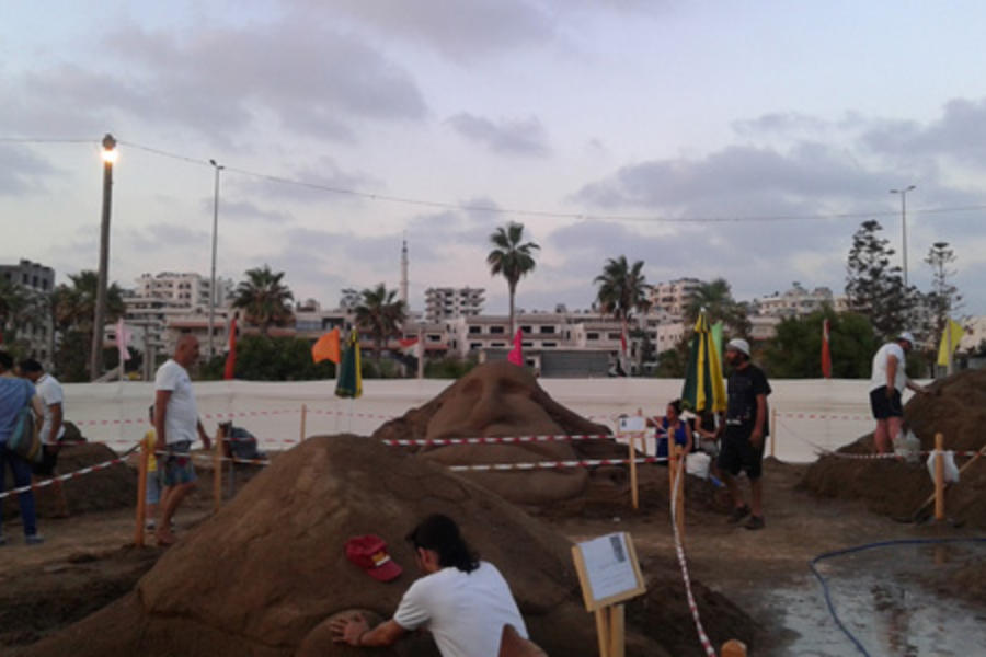 esculturas de arena en la playa de Latakia