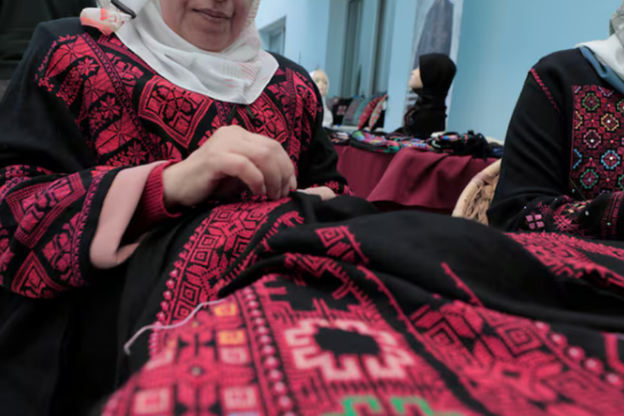 La exposición de la Bienal de Venecia presenta obras de mujeres palestinas que documentan los efectos de la guerra en Gaza, según los organizadores. Foto: UNRWA.