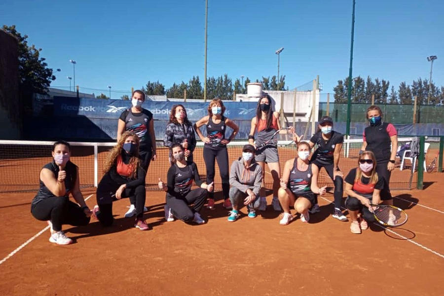El equipo de tenis femenino del CSLBA se coronó campeón