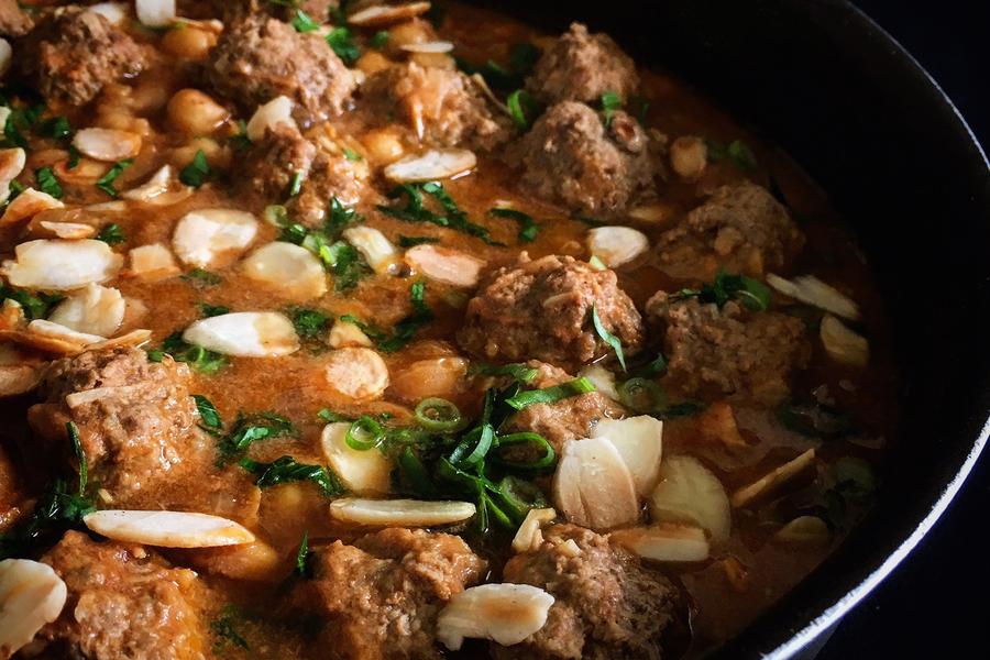 Mteuen, albóndigas y garbanzos de Argelia