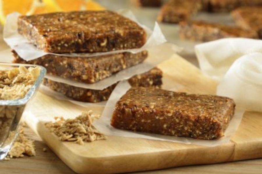 Snacks de dátil, naranja y granola